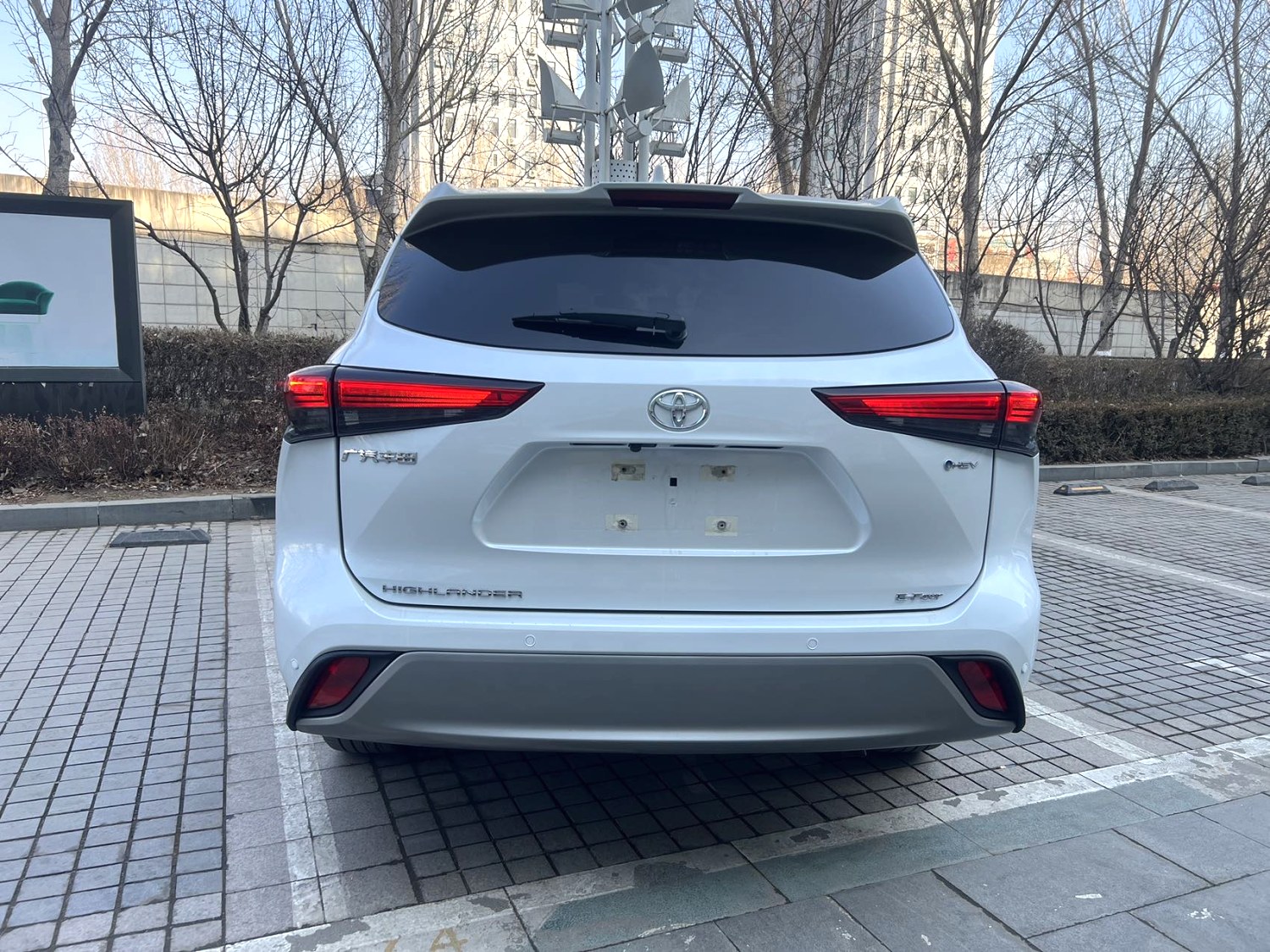 Toyota Highlander 2,5 л, гибрид, полный привод, комплектация Premium, 7 мест