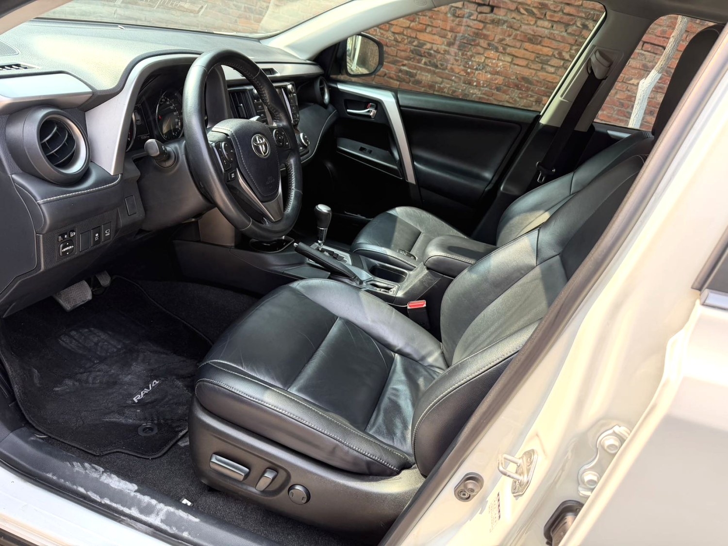 Toyota RAV 4 2.0L CVT 2WD V