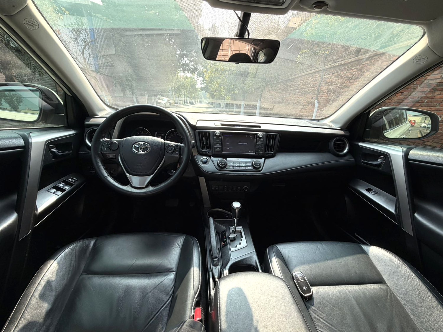 Toyota RAV 4 2.0L CVT 2WD V