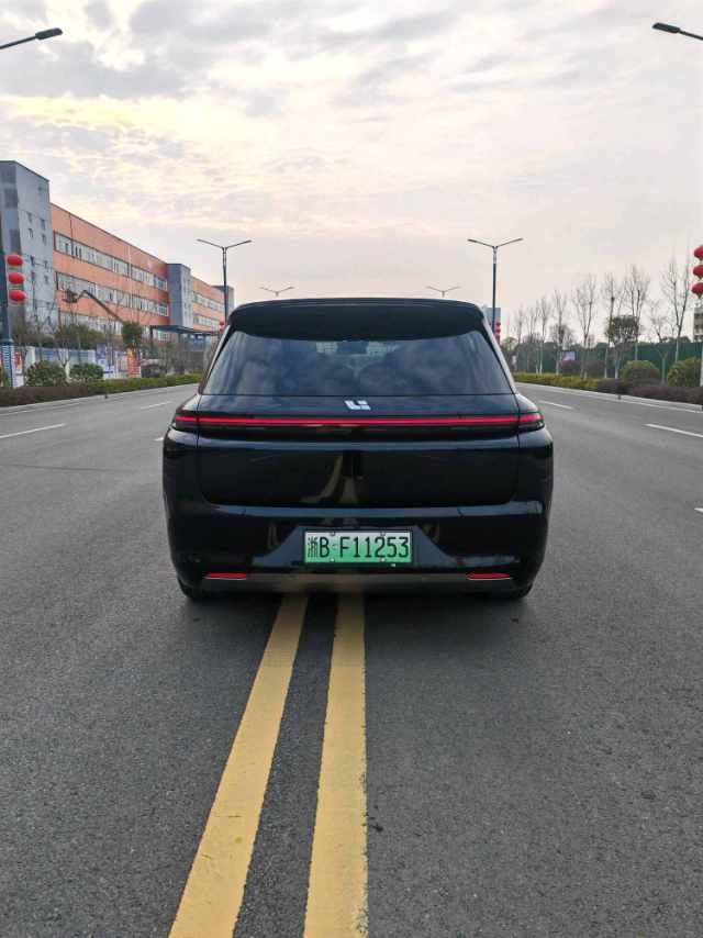 Li Auto L (Liter) 8 Pro