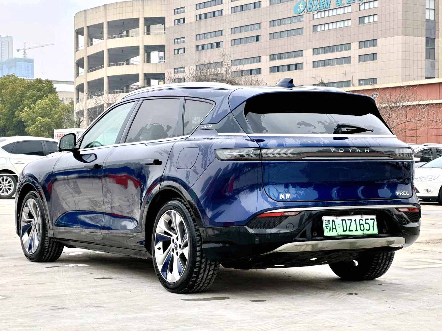 岚图 FREE Model Year 四驱标准纯电专属豪华套装