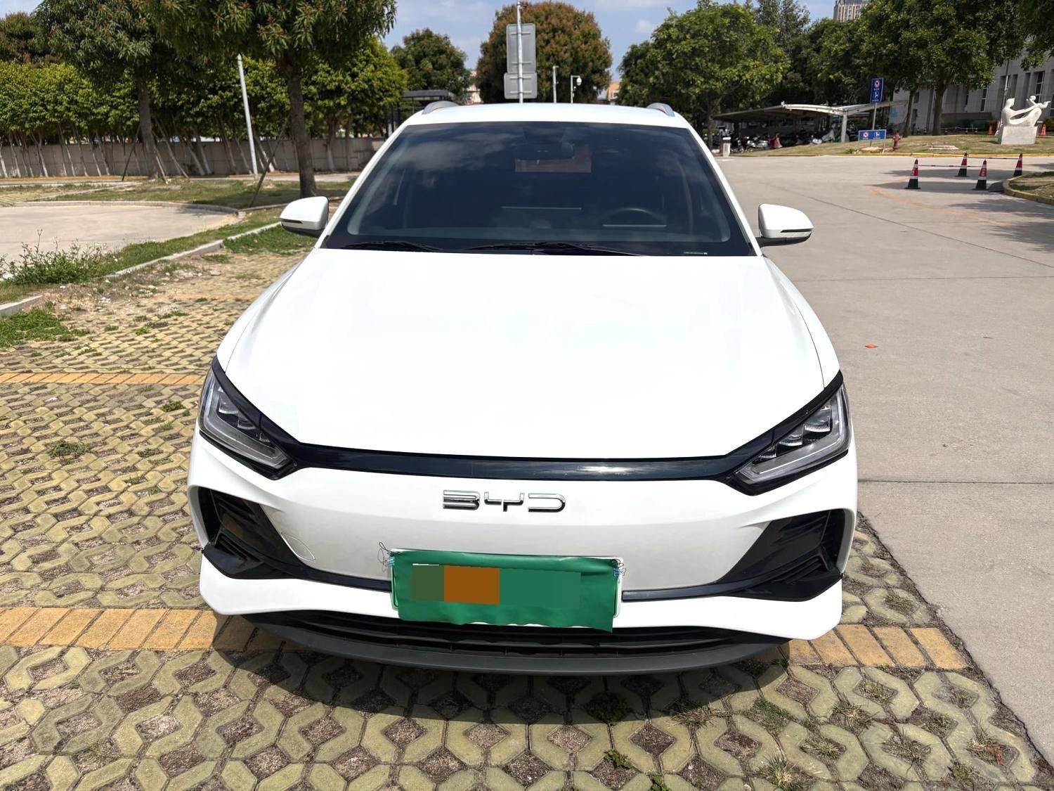 BYD e 2 Model Year Luxury