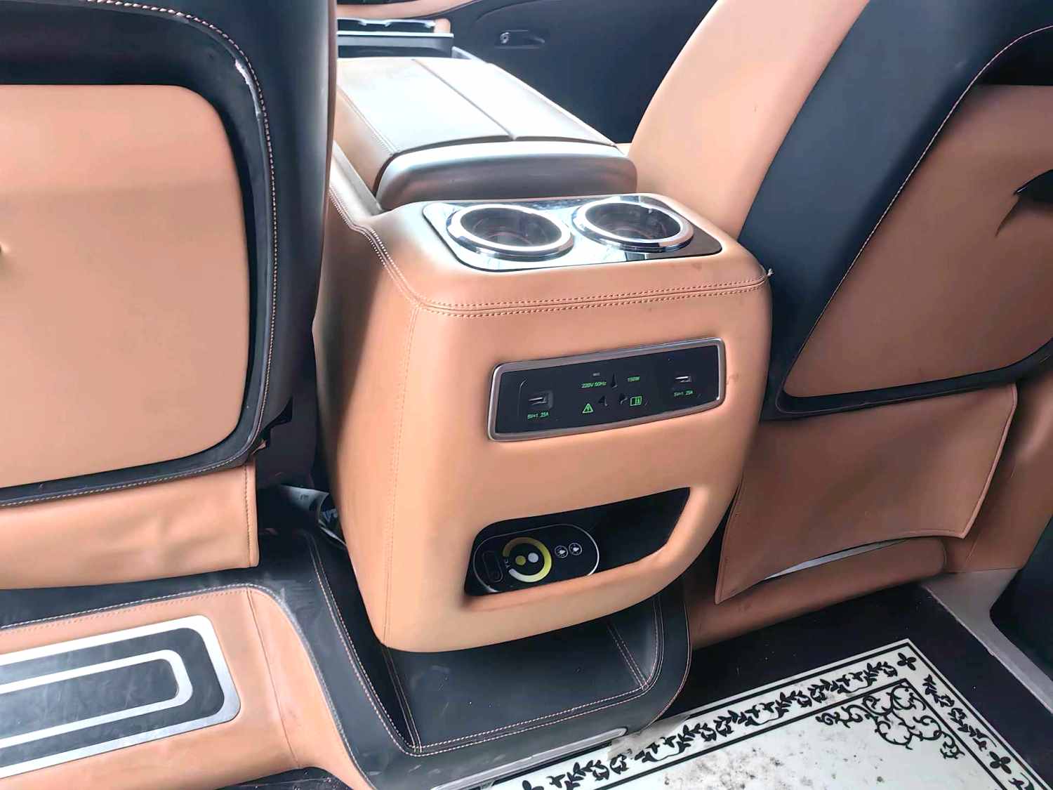 Mercedes-Benz 2.0T Elite 7 Seats