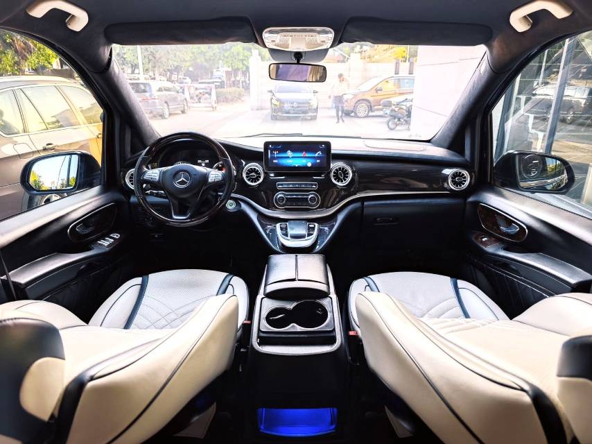 Mercedes-Benz 2.0T Elite 9 Seats