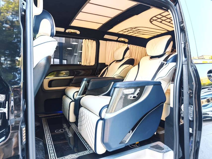 Mercedes-Benz 2.0T Elite 9 Seats