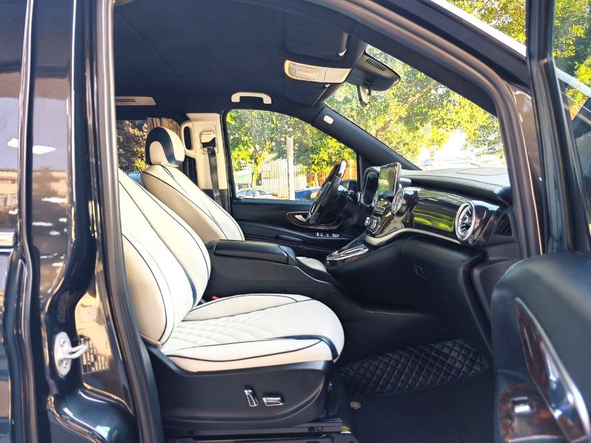 Mercedes-Benz 2.0T Elite 9 Seats
