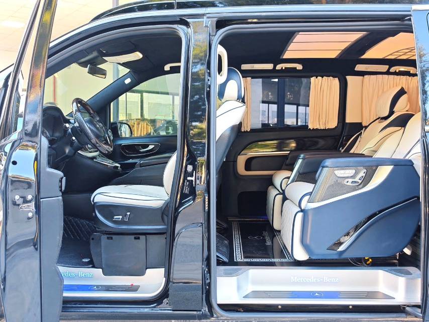 Mercedes-Benz 2.0T Elite 9 Seats