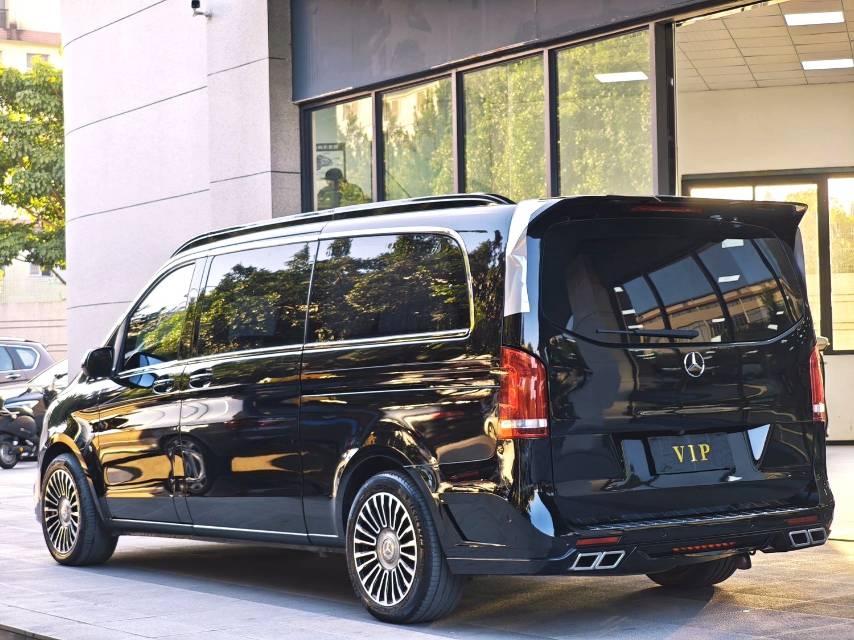 Mercedes-Benz 2.0T Elite 9 Seats