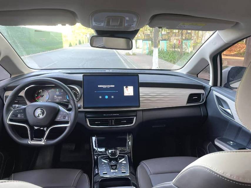 BYD MAX New Energy DM i 105KM