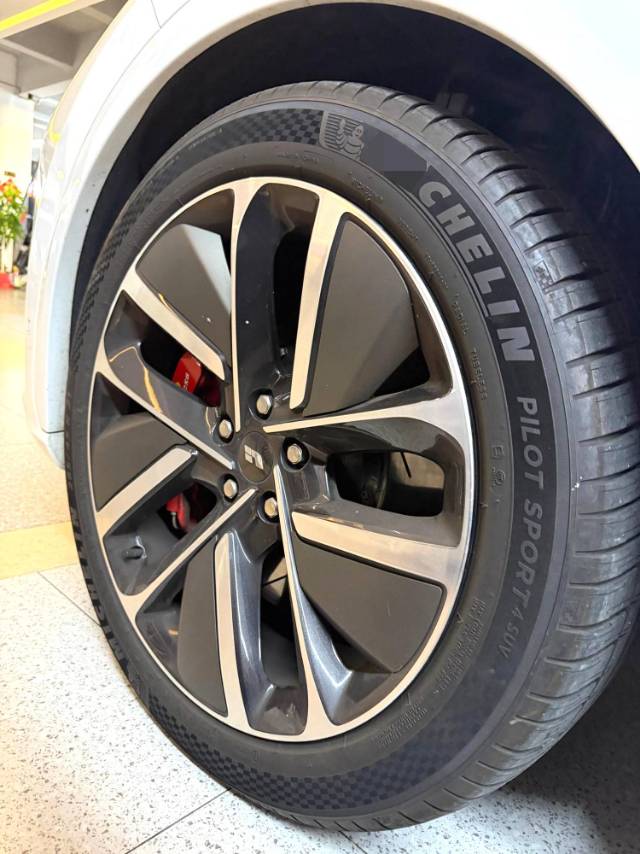 Li Auto L (Liter) 7 Ultra