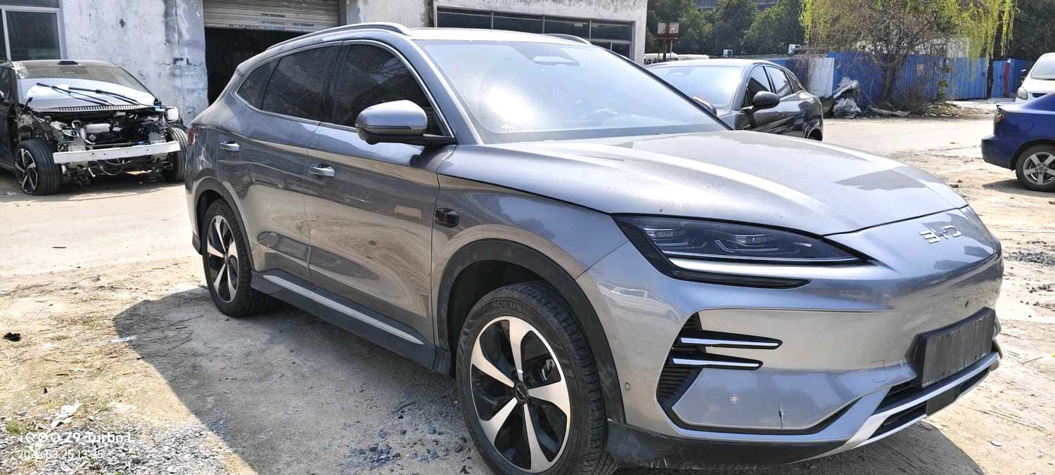 BYD PLUS — электромобиль на альтернативном топливе с запасом хода 520 км, люкс-класс