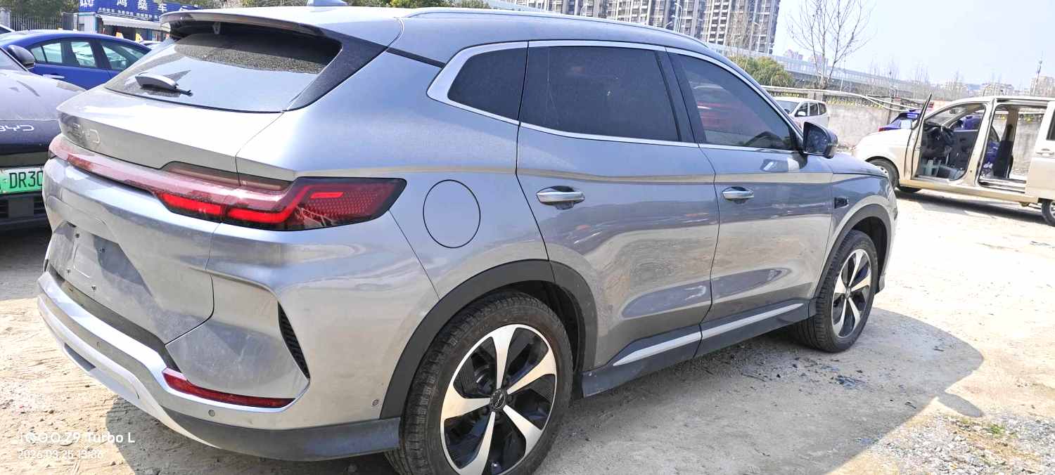 BYD PLUS — электромобиль на альтернативном топливе с запасом хода 520 км, люкс-класс