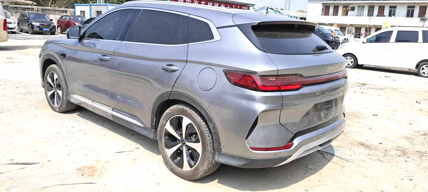 BYD PLUS — электромобиль на альтернативном топливе с запасом хода 520 км, люкс-класс