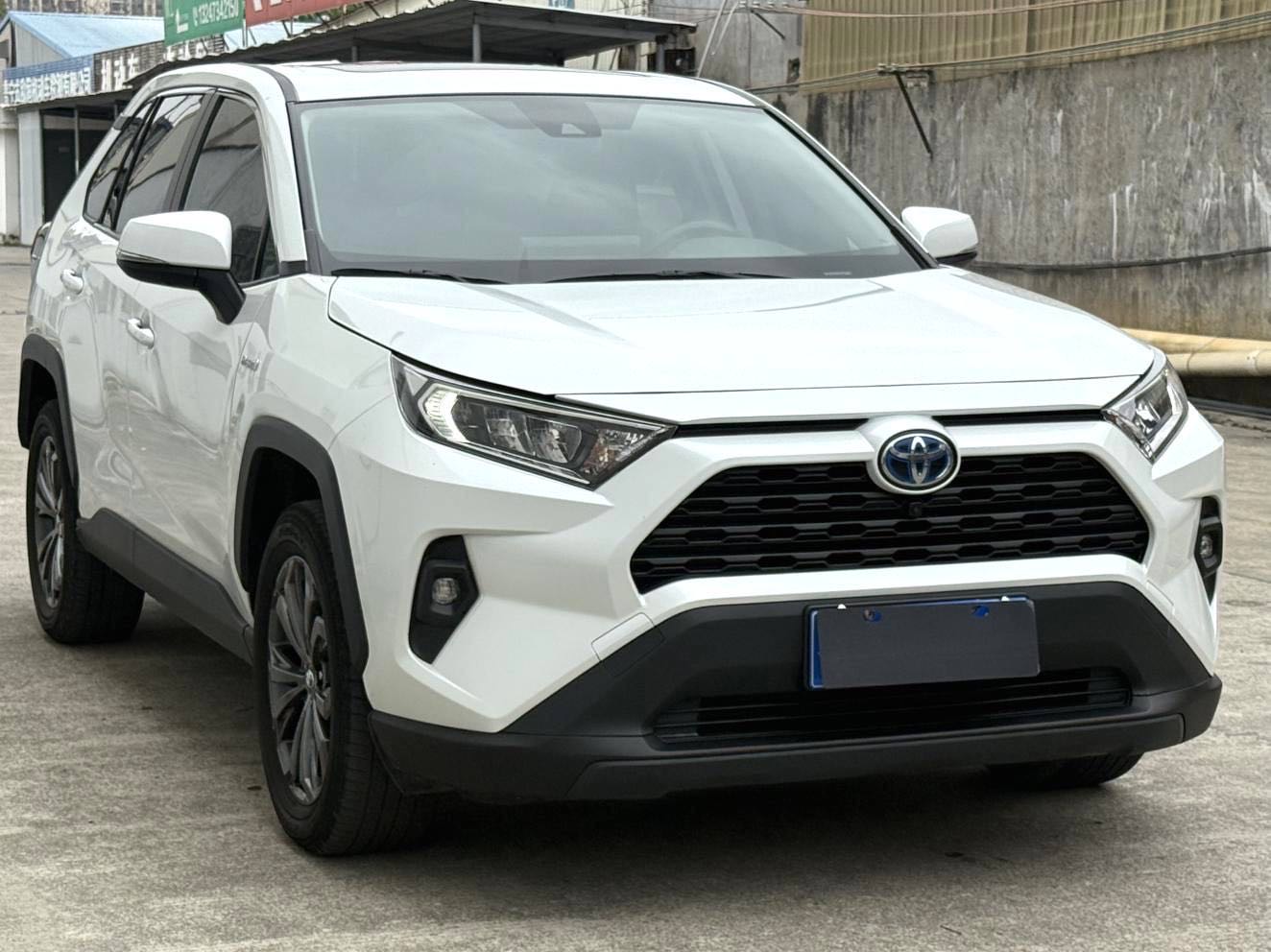 RAV 4 荣放 Model Year 双擎 2.5L E CVT 两驱精英版