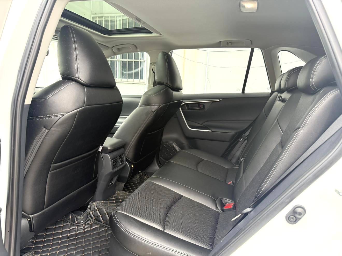 RAV 4 荣放 Model Year 双擎 2.5L E CVT 两驱精英版