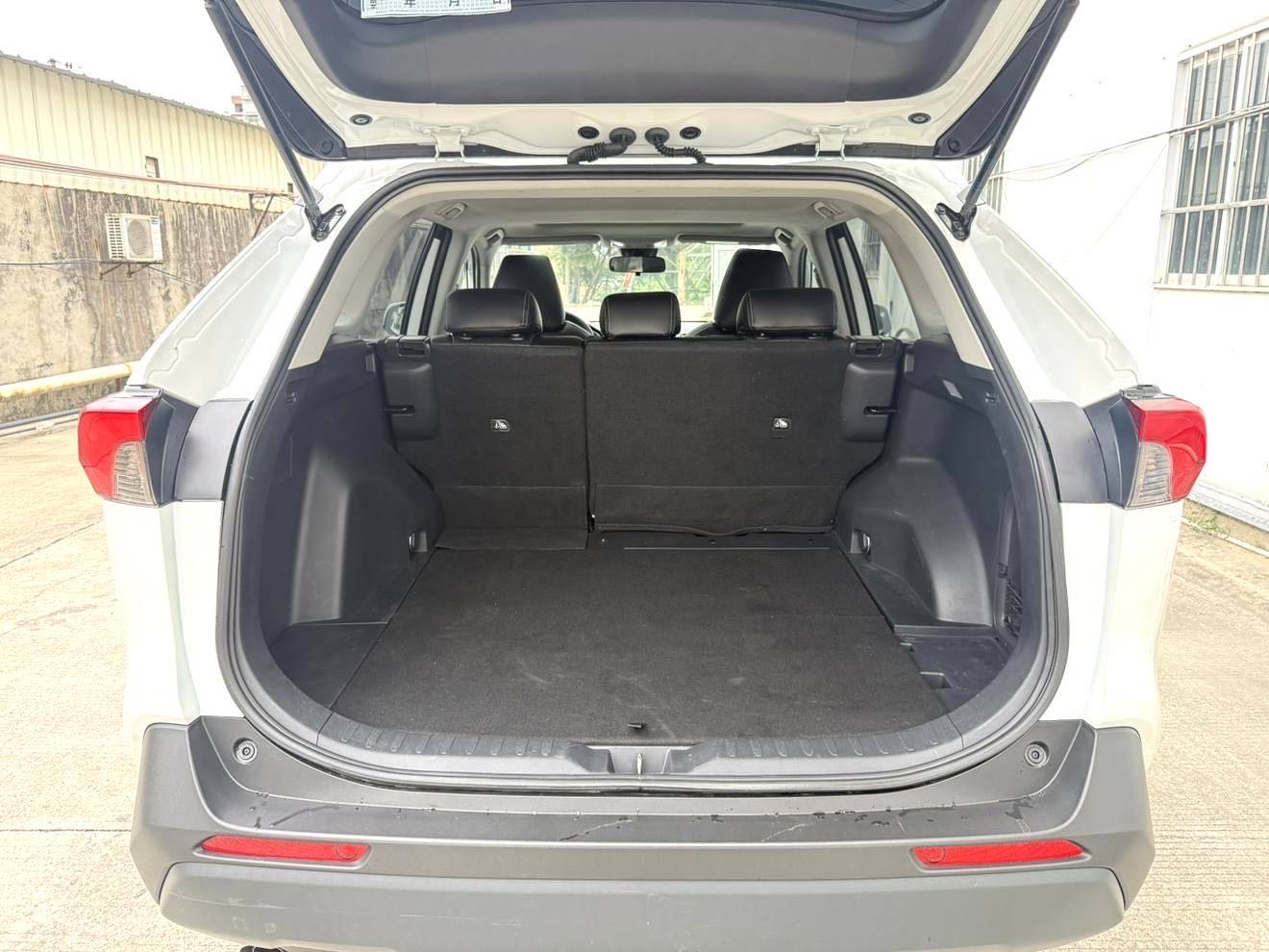 RAV 4 荣放 Model Year 双擎 2.5L E CVT 两驱精英版