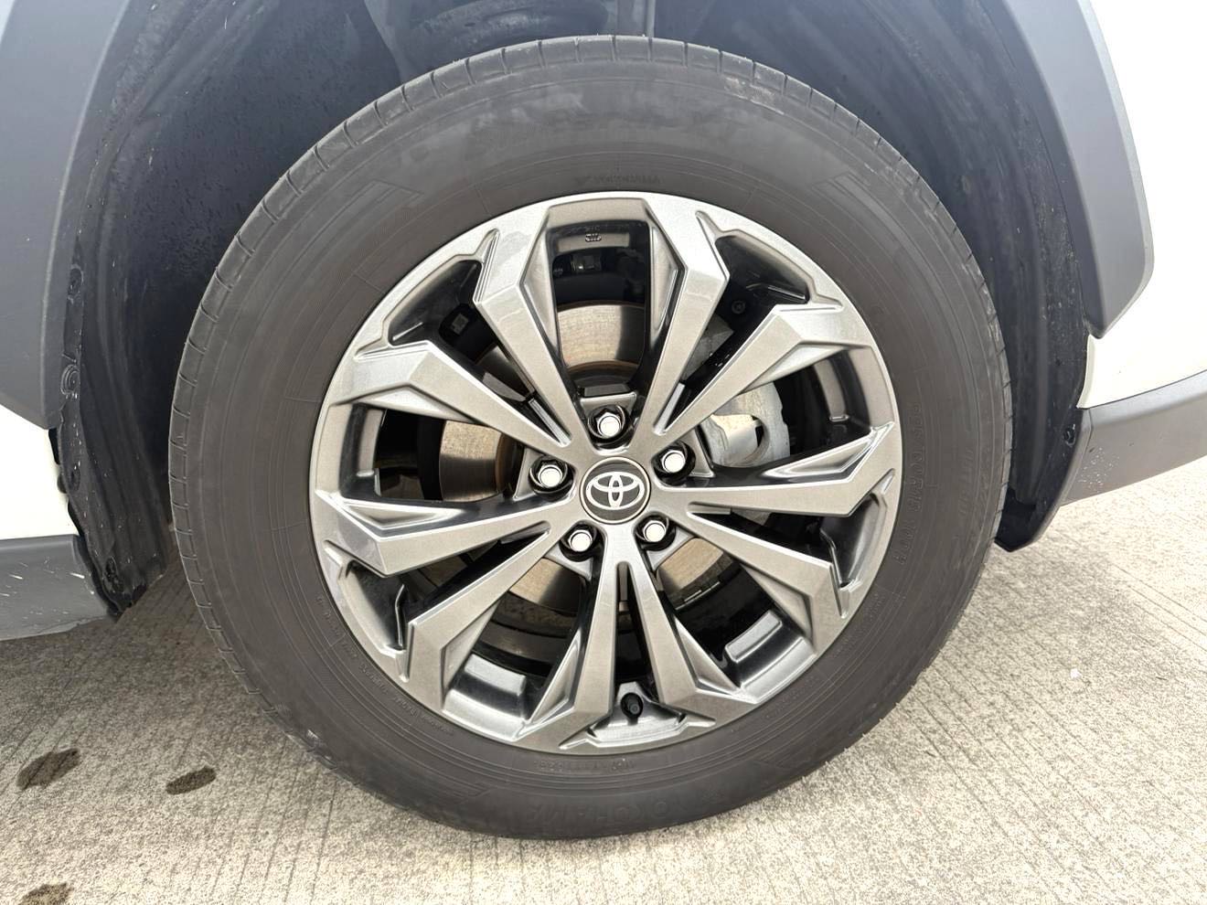 RAV 4 荣放 Model Year 双擎 2.5L E CVT 两驱精英版