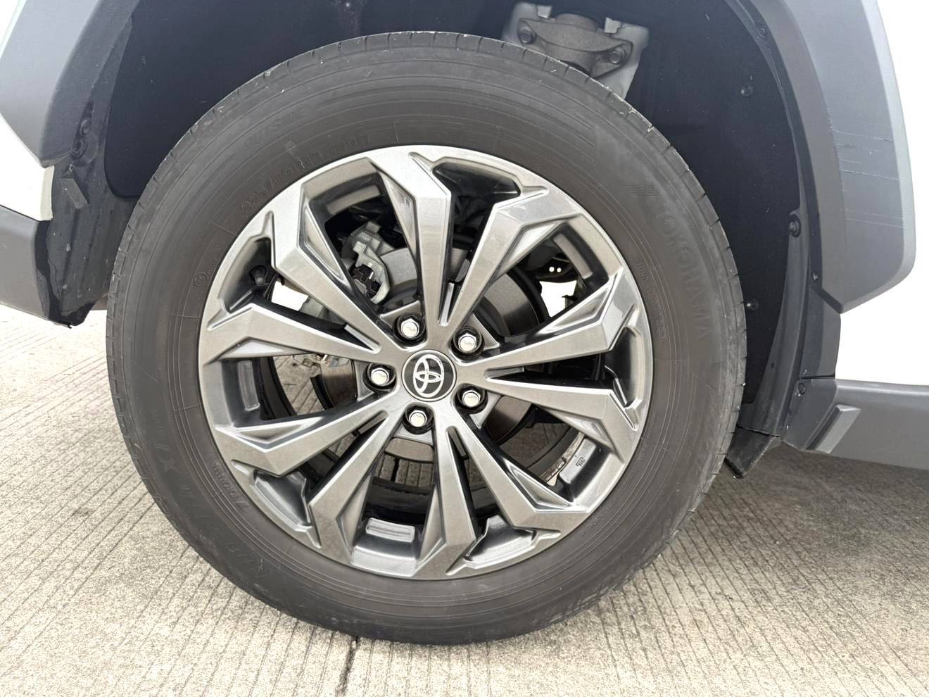 RAV 4 荣放 Model Year 双擎 2.5L E CVT 两驱精英版
