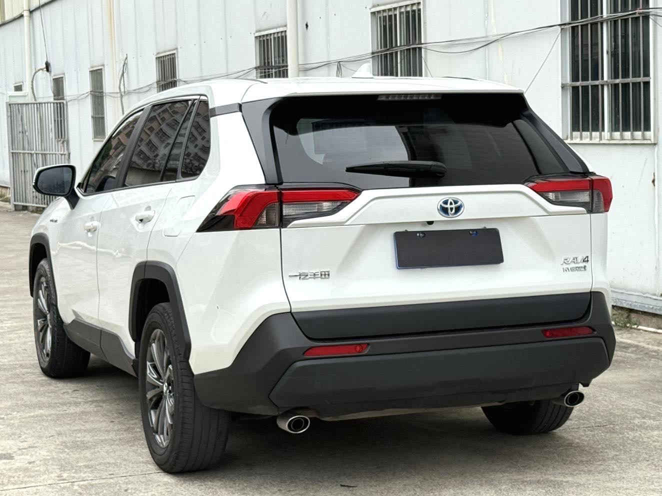 RAV 4 荣放 Model Year 双擎 2.5L E CVT 两驱精英版