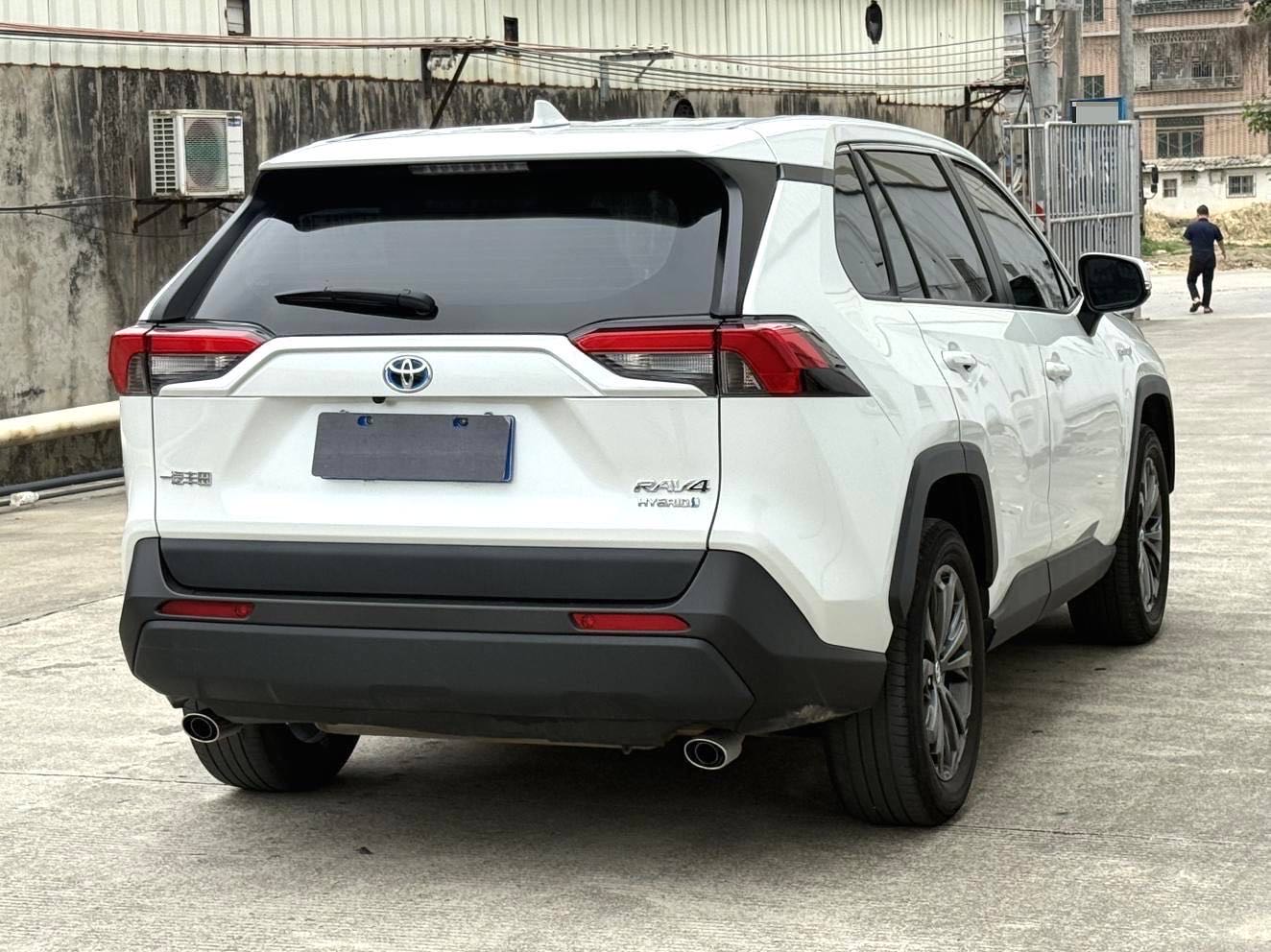 RAV 4 荣放 Model Year 双擎 2.5L E CVT 两驱精英版