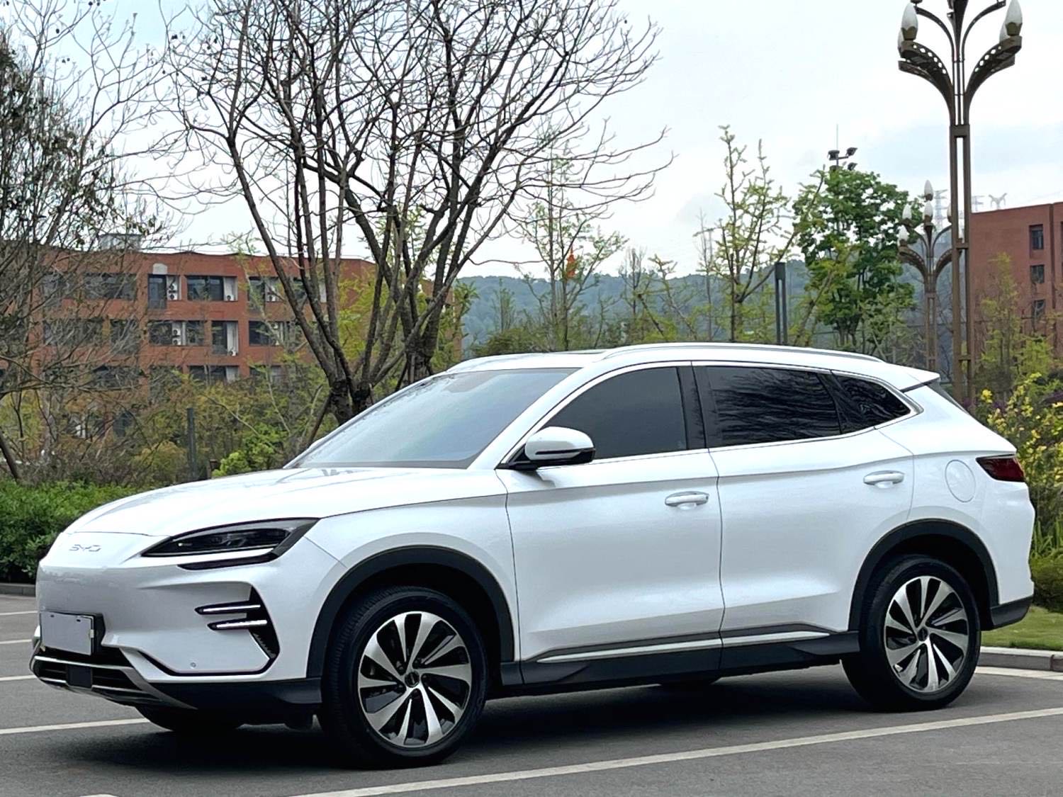 宋 PLUS New Energy Model Year 荣耀版 Electric Vehicle 520km Luxury