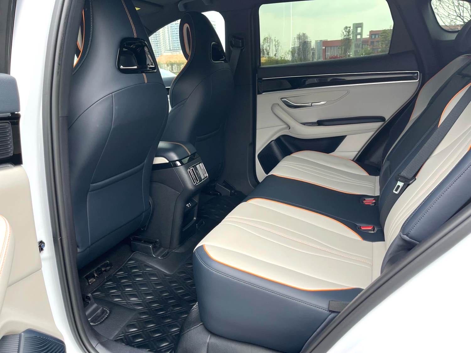 BYD PLUS — электромобиль на альтернативном топливе с запасом хода 520 км, люкс-класс