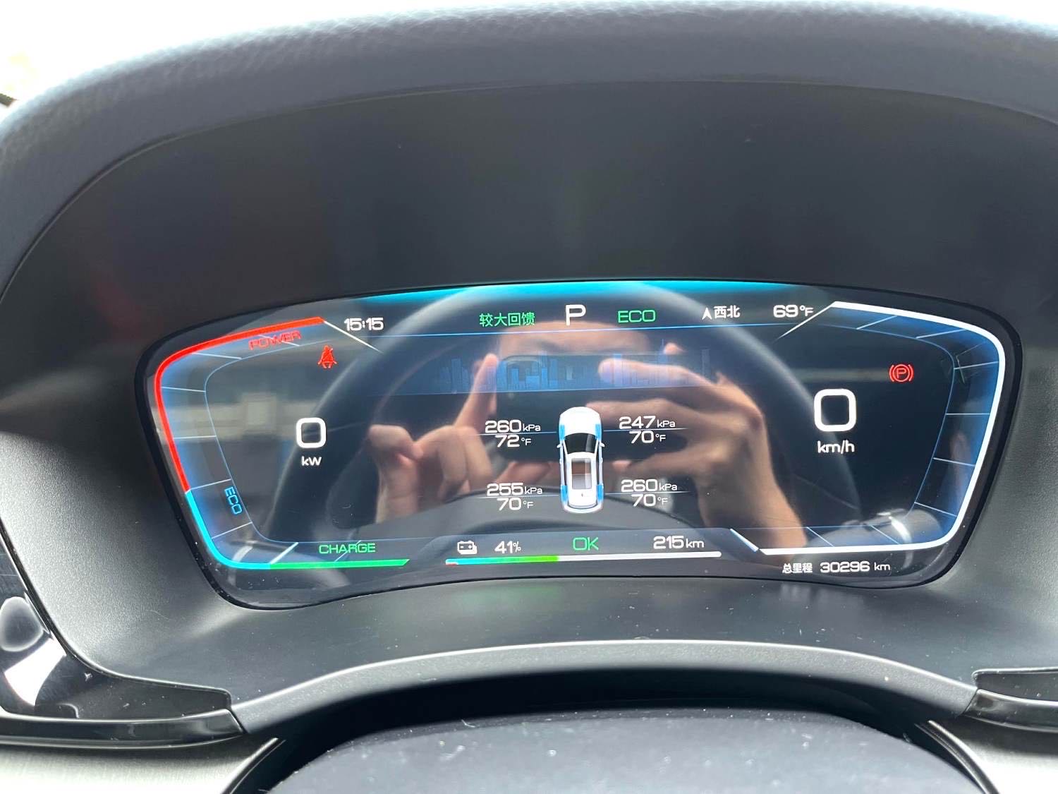 BYD PLUS — электромобиль на альтернативном топливе с запасом хода 520 км, люкс-класс