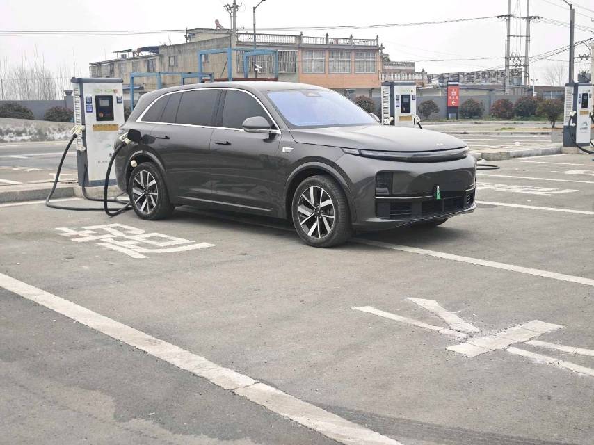 Li Auto L (Liter) 7 Pro