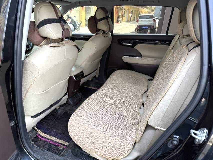 汉兰达 Model Year 双擎 2.5L 四驱尊贵版 7 Seats