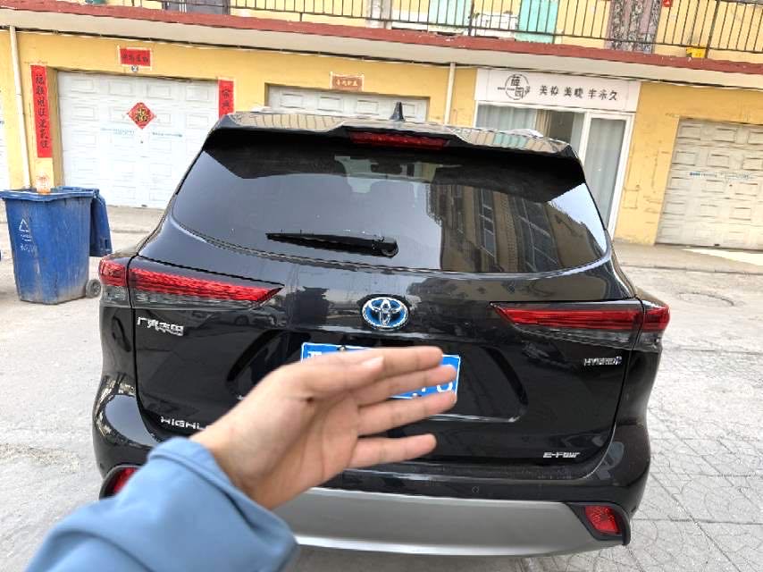 汉兰达 Model Year 双擎 2.5L 四驱尊贵版 7 Seats