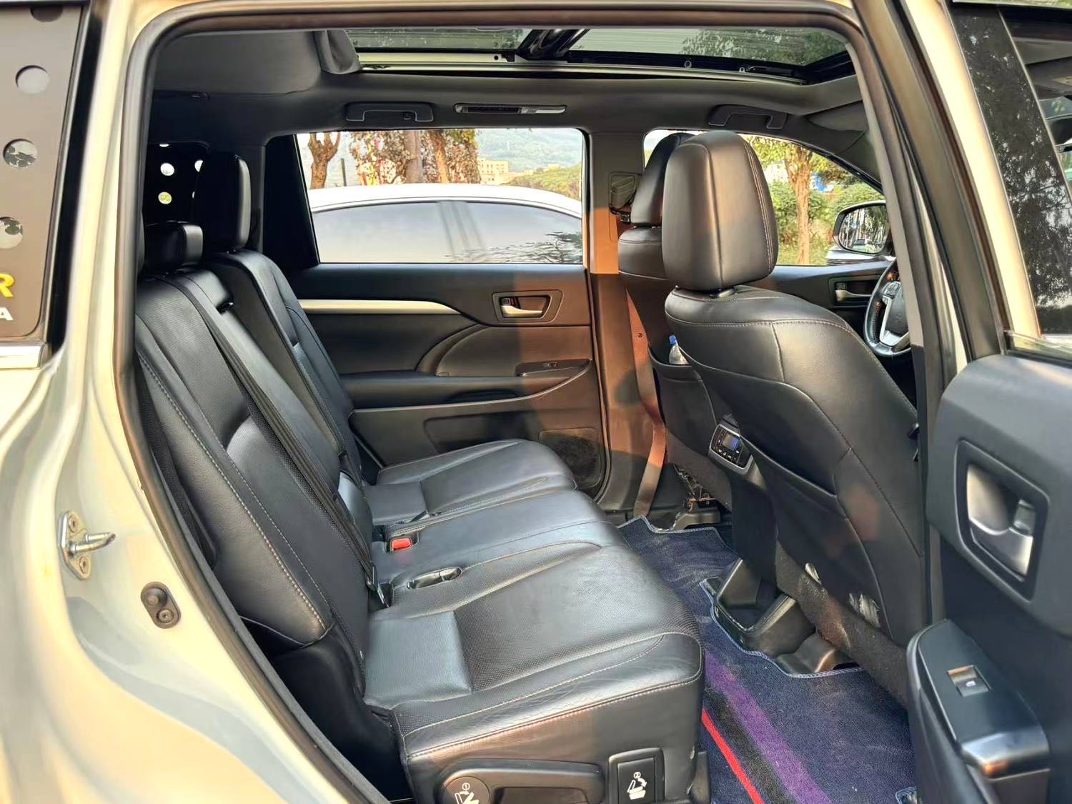 汉兰达 Model Year 2.0T 四驱豪华导航版 7 Seats