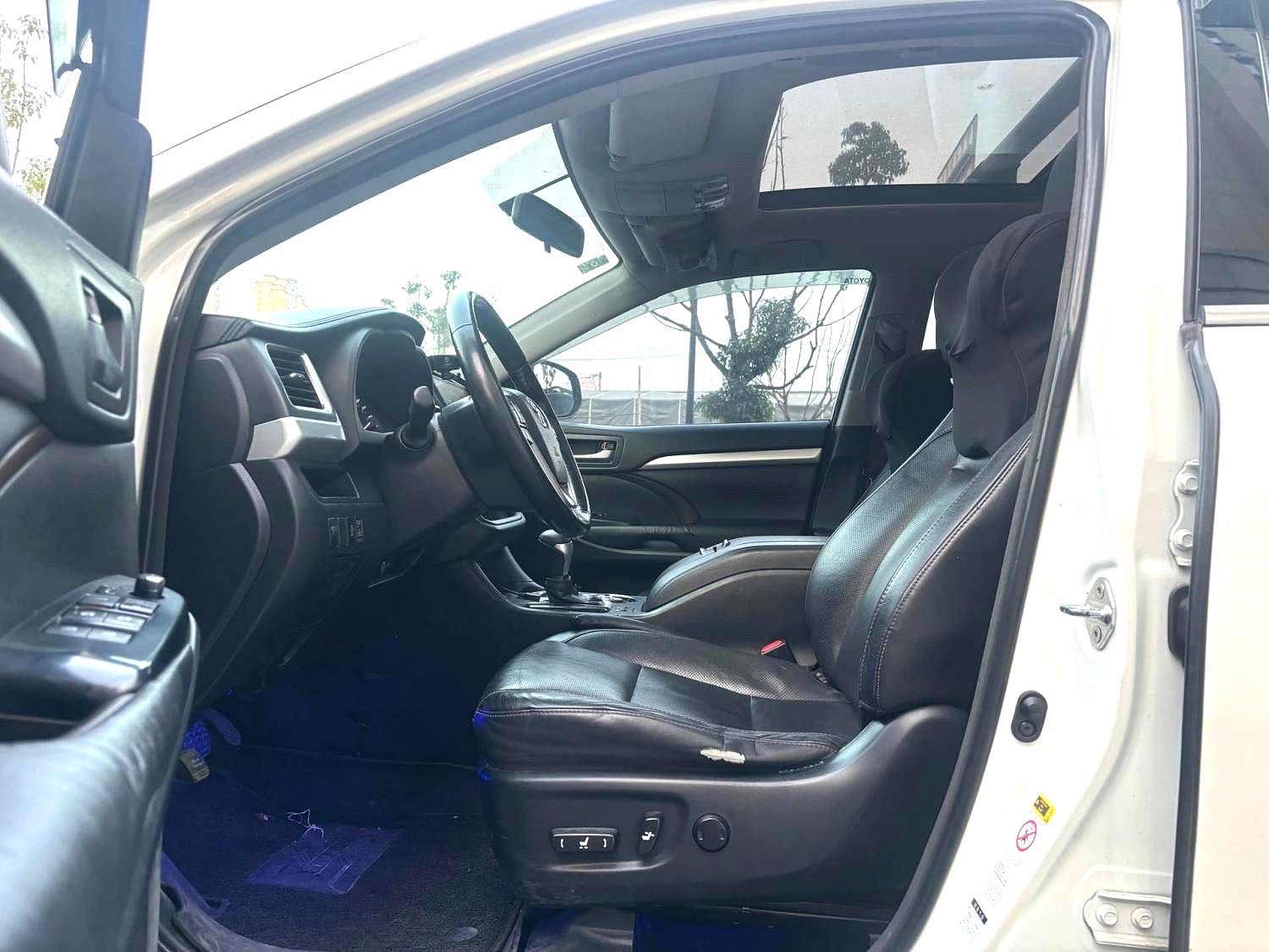 汉兰达 Model Year 2.0T 四驱豪华版 7 Seats
