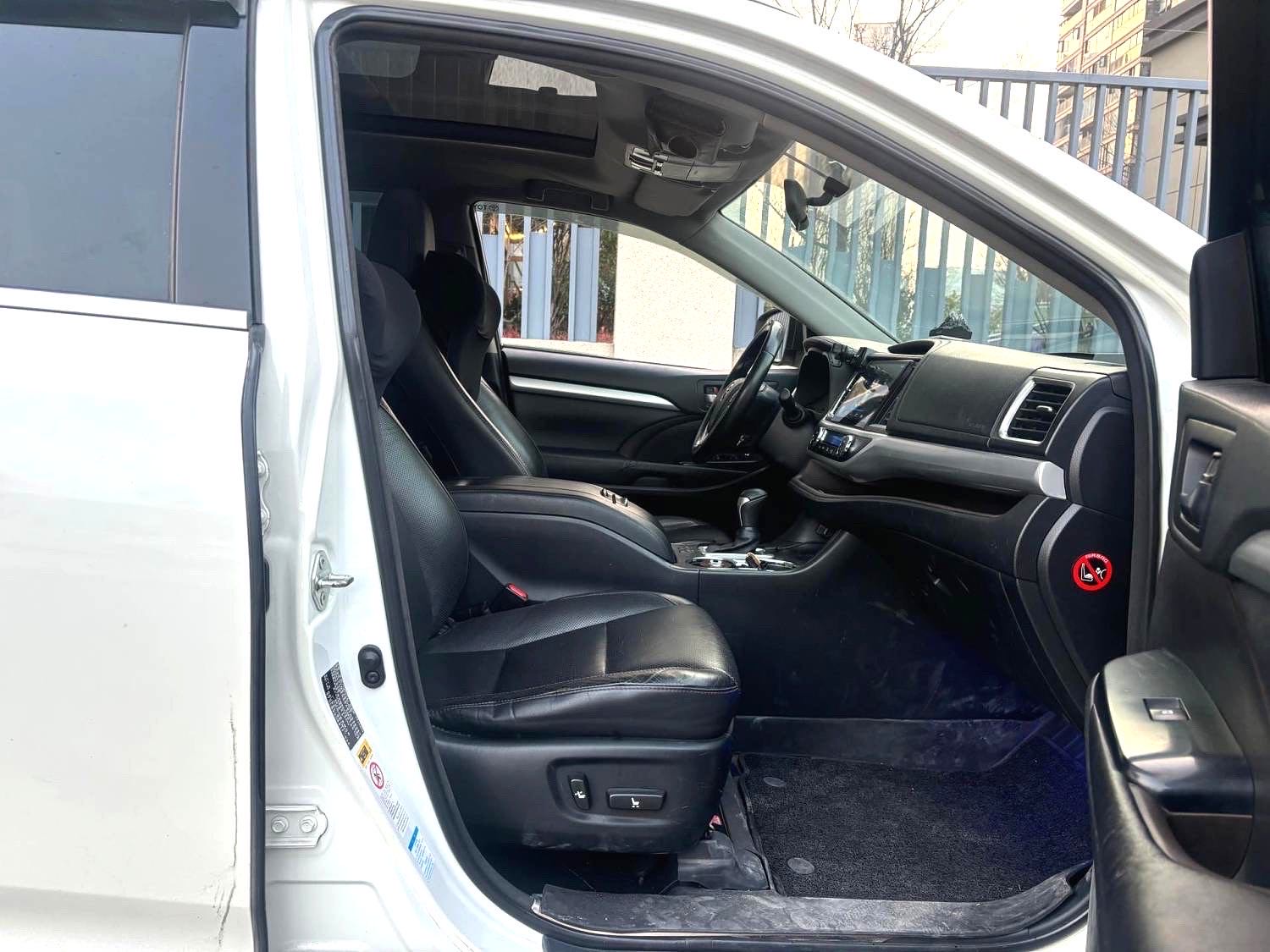 汉兰达 Model Year 2.0T 四驱豪华版 7 Seats