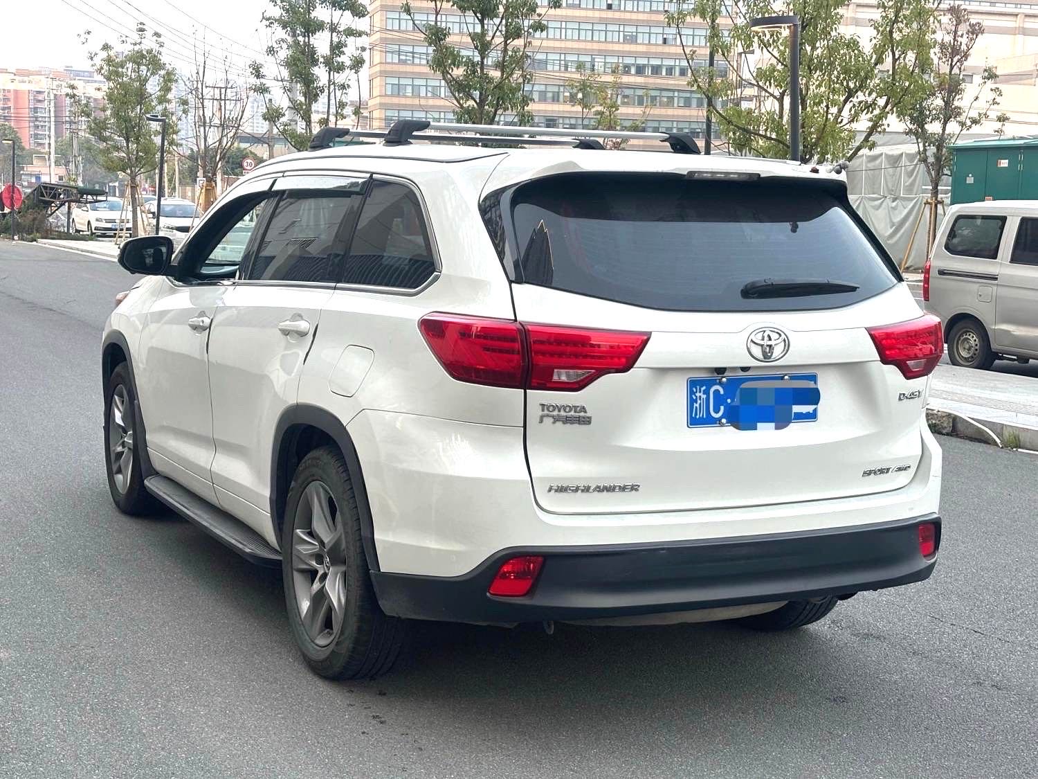 汉兰达 Model Year 2.0T 四驱豪华版 7 Seats
