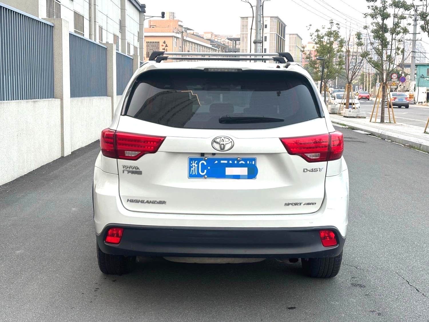 汉兰达 Model Year 2.0T 四驱豪华版 7 Seats