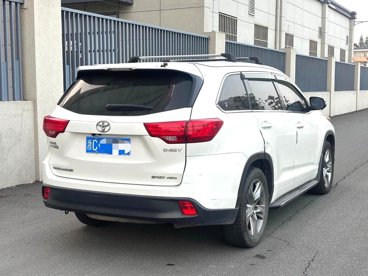 汉兰达 Model Year 2.0T 四驱豪华版 7 Seats