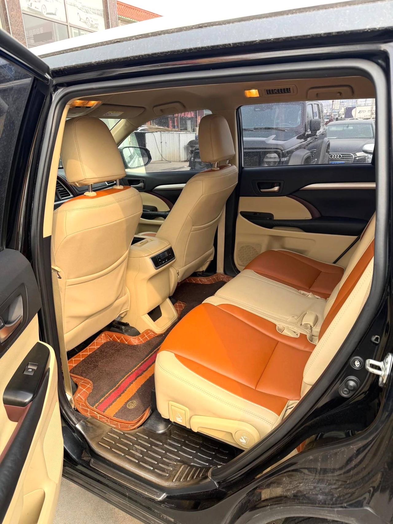 汉兰达 Model Year 2.0T 两驱精英版 7 Seats