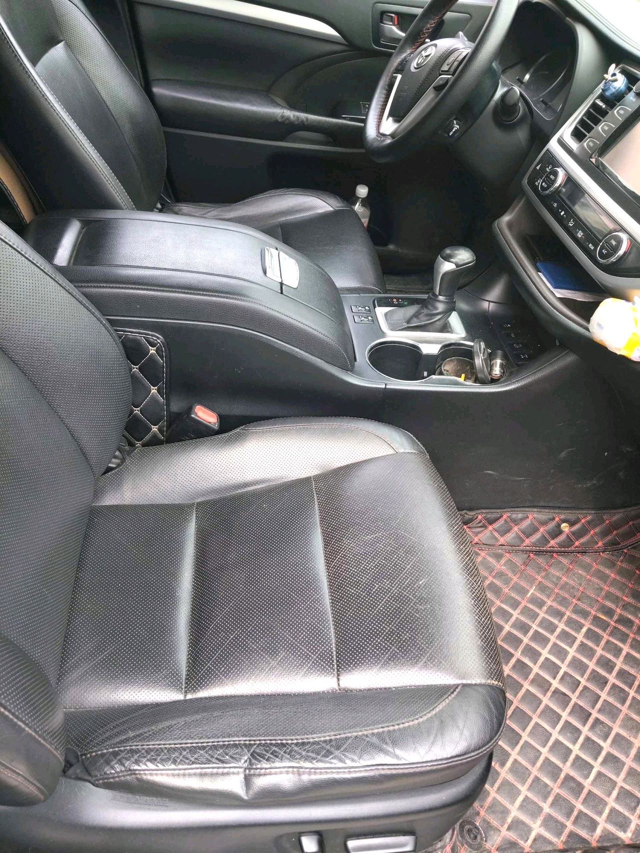 汉兰达 Model Year 2.0T 四驱豪华版 7 Seats