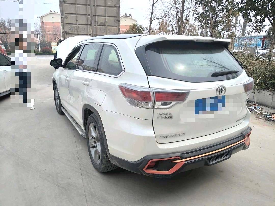 汉兰达 Model Year 2.0T 四驱豪华版 7 Seats