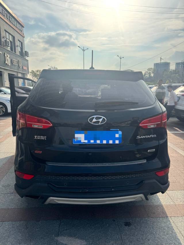 胜达 Model Year Facelift 2.4L 自动四驱尊贵型