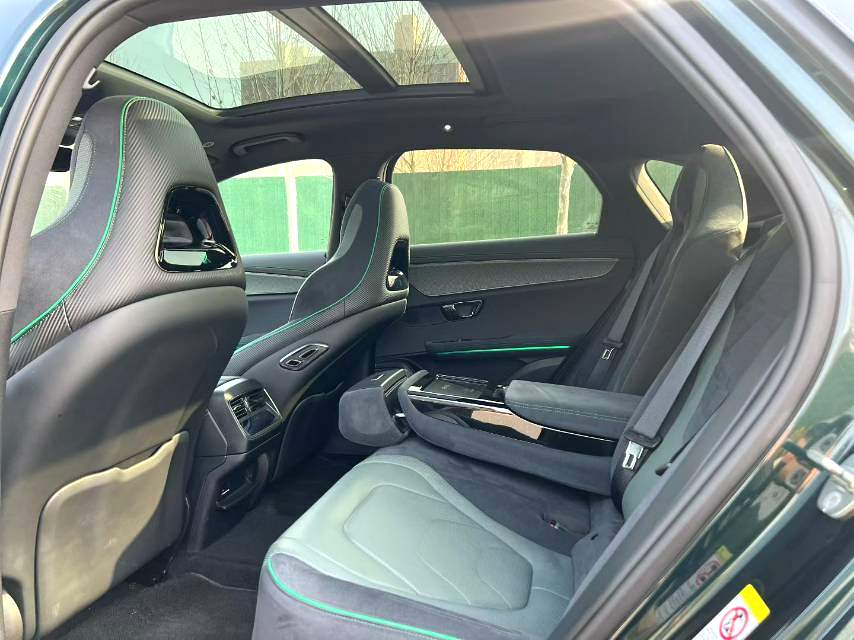 汉 Model Year Electric Vehicle 610KM 四驱千山翠限量版