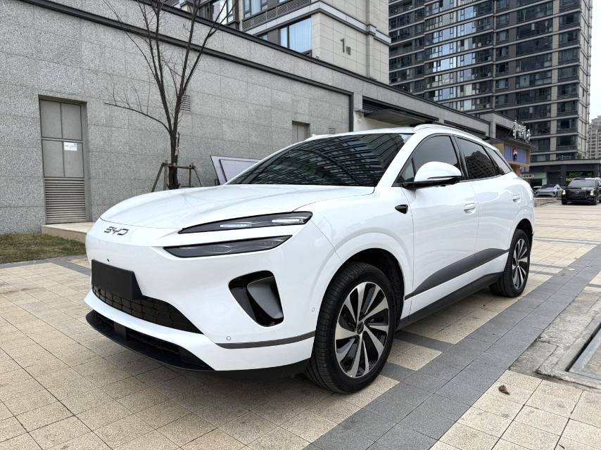 BYD 06 — электромобиль на альтернативном топливе 520