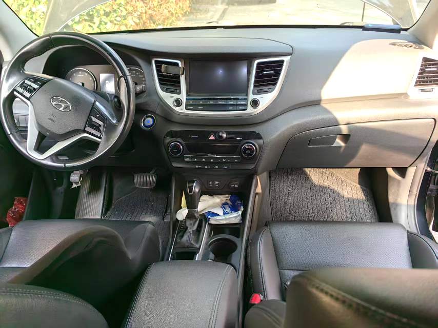 途胜 Model Year 1.6T 双离合两驱智能型
