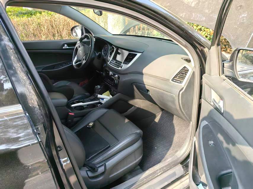 途胜 Model Year 1.6T 双离合两驱智能型