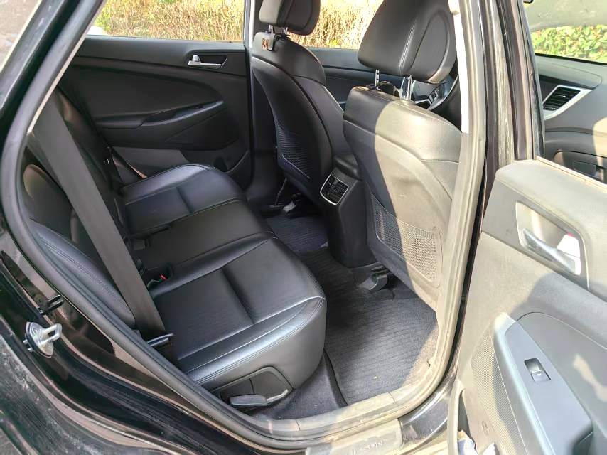 途胜 Model Year 1.6T 双离合两驱智能型