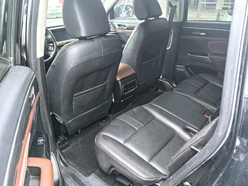 传祺 GS 8 Model Year 320T 四驱豪华智联版 七座