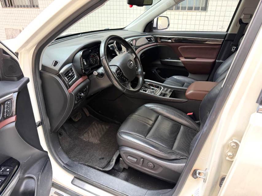 传祺 GS 8 Model Year 320T 两驱尊贵版 七座