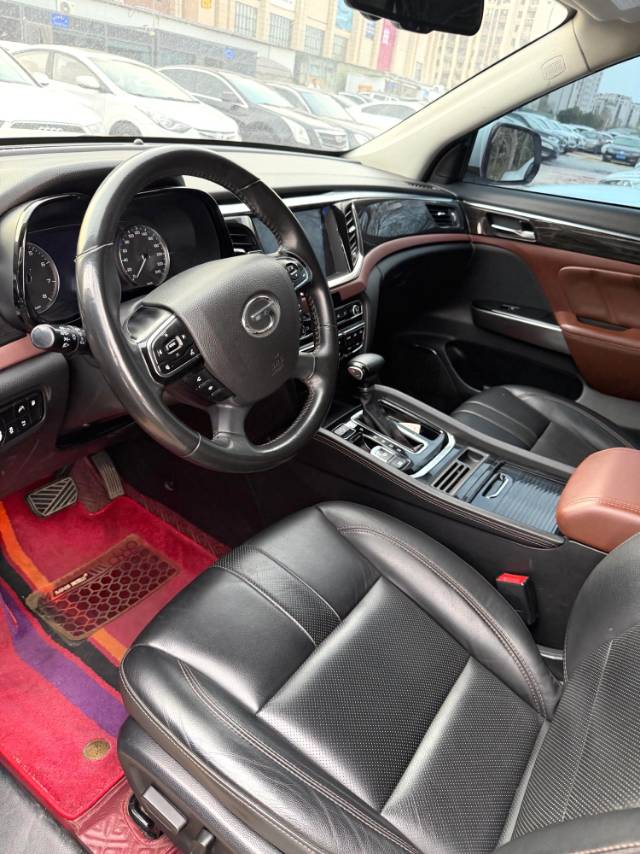 传祺 GS 8 Model Year 320T 两驱豪华版 七座