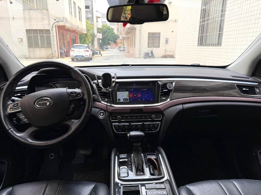 传祺 GS 8 Model Year 320T 两驱豪华版 七座