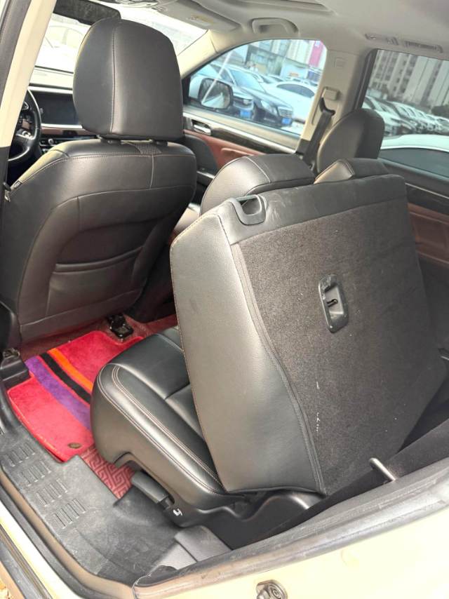 传祺 GS 8 Model Year 320T 两驱豪华版 七座